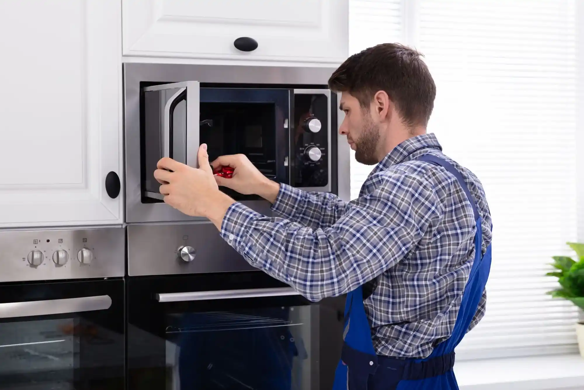 Who offers expert oven repair services in Al Karama?