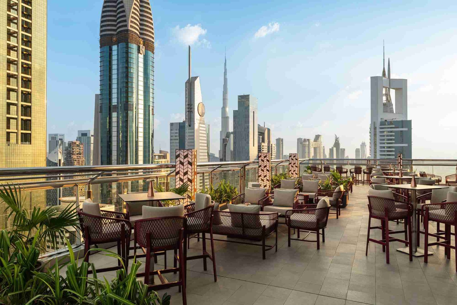 Where to Relax in Dubai - Why a Lounge Bar Is a Great Choice