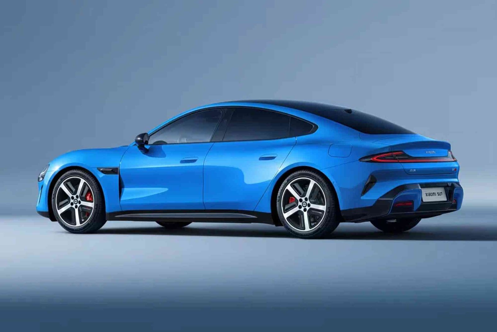 Xiaomi SU7 in UAE Charging & Software Updates